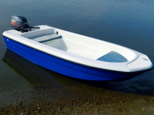 Wyatboat 430 (стеклопластиковый тримаран)